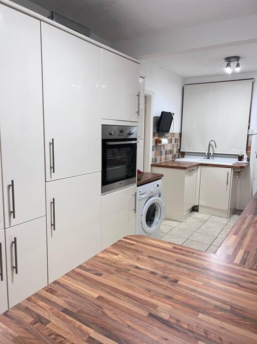 Spacious 3 Bed Flat - Beach Nearby - No Pets Саутенд-он-Си Экстерьер фото