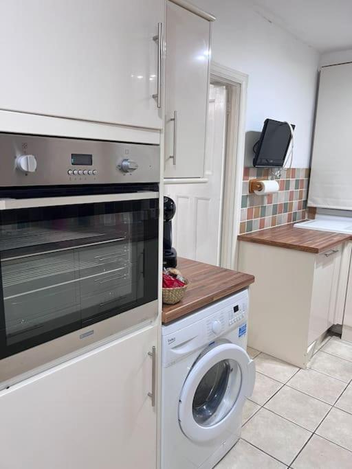 Spacious 3 Bed Flat - Beach Nearby - No Pets Саутенд-он-Си Экстерьер фото