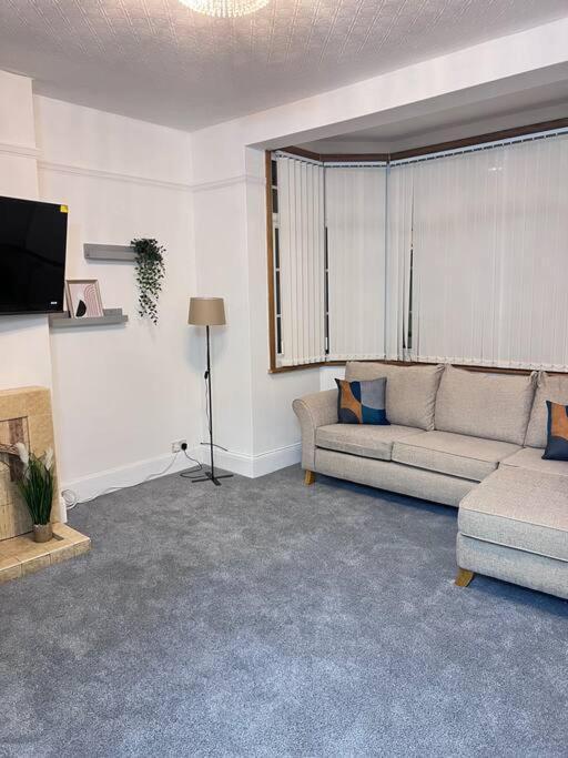 Spacious 3 Bed Flat - Beach Nearby - No Pets Саутенд-он-Си Экстерьер фото