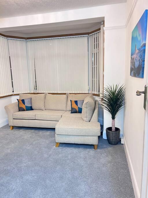 Spacious 3 Bed Flat - Beach Nearby - No Pets Саутенд-он-Си Экстерьер фото