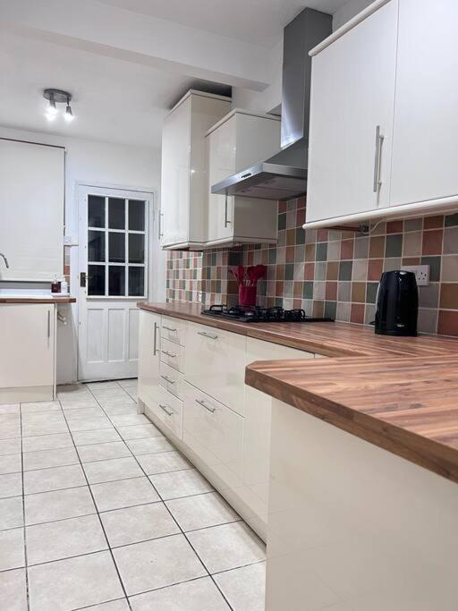 Spacious 3 Bed Flat - Beach Nearby - No Pets Саутенд-он-Си Экстерьер фото