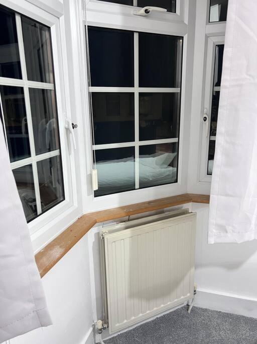 Spacious 3 Bed Flat - Beach Nearby - No Pets Саутенд-он-Си Экстерьер фото
